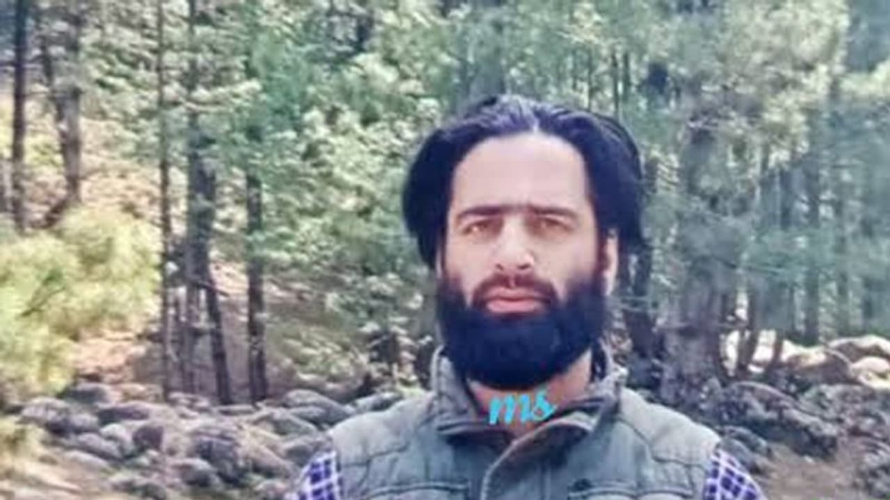 जम्मू कश्मीर: बारामूला में सुरक्षबलों ने 3 आतंकियों सहित लश्कर ए तैयबा के कमांडर यूसूफ कांतरू को मार गिराया जम्मू कश्मीर: बारामूला में सुरक्षबलों ने 3 आतंकियों सहित लश्कर ए तैयबा के कमांडर यूसूफ कांतरू को मार गिराया