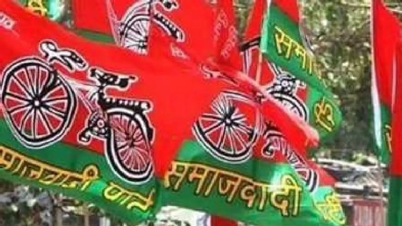 पुलिस की गाड़ी को रस्सी से खींचे जाने का वीडियो हुआ वायरल, डायल 112 की बदहाली पर सपा ने कसा तंज