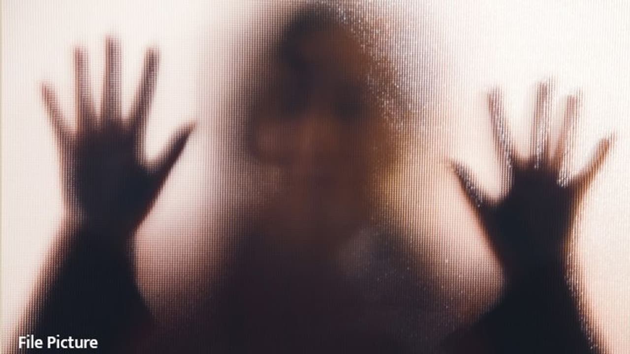 ടെക്കിയായ യുവതിയെ ബലാത്സംഗം ചെയ്തു; ബിസിനസുകാരനെ തിരഞ്ഞ് പൊലീസ് ടെക്കിയായ യുവതിയെ ബലാത്സംഗം ചെയ്തു; ബിസിനസുകാരനെ തിരഞ്ഞ് പൊലീസ്