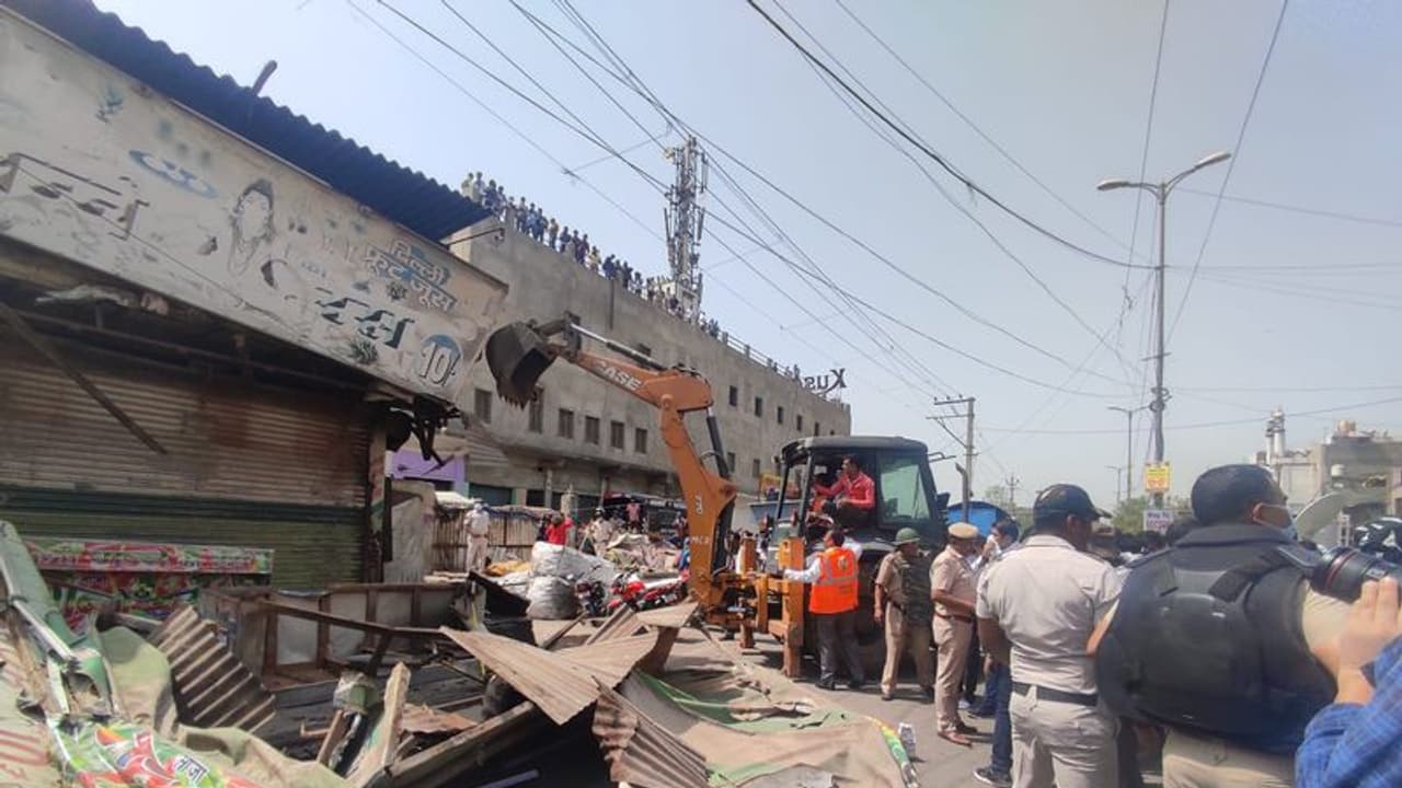 ദില്ലിയിൽ വീണ്ടും പൊളിക്കൽ നടപടി? നടപടി കയ്യേറ്റങ്ങൾ കണ്ടെത്തിയതിനെ തുടർന്നെന്ന് തെക്കൻ ദില്ലി കോർപറേഷൻ ദില്ലിയിൽ വീണ്ടും പൊളിക്കൽ നടപടി? നടപടി കയ്യേറ്റങ്ങൾ കണ്ടെത്തിയതിനെ തുടർന്നെന്ന് തെക്കൻ ദില്ലി കോർപറേഷൻ