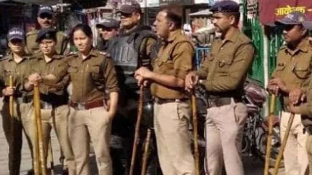 राज्य में अराजक तत्वों पर खुफिया एजेंसी की होगी नजर, पुलिस के पहरे के बीच निकाली जाएंगी धार्मिक शोभायात्रा