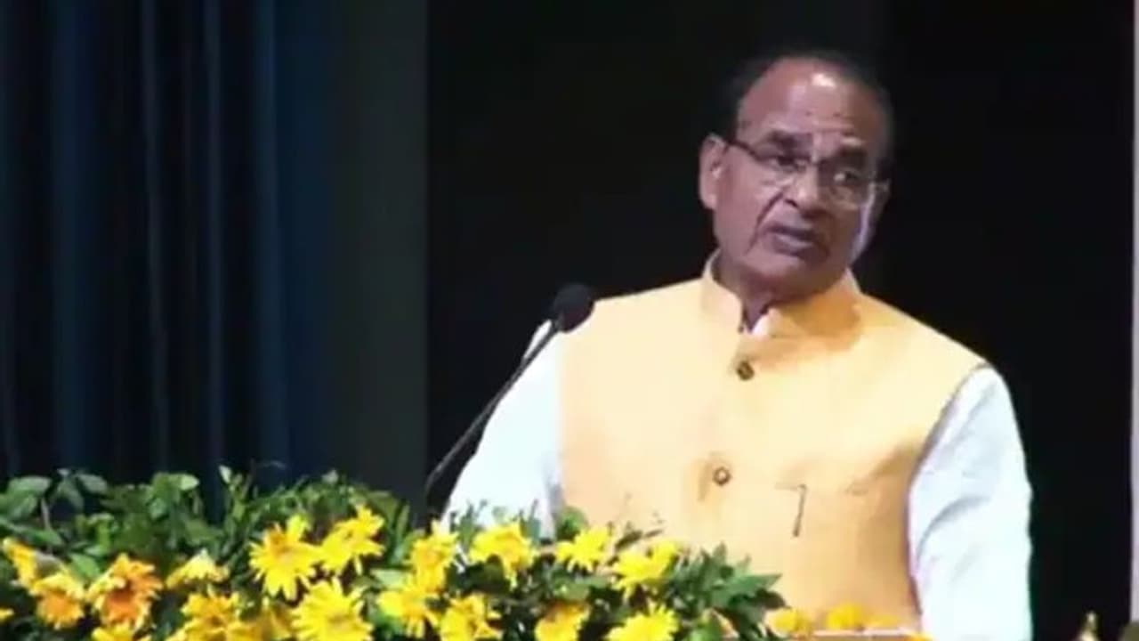 अजब गजब मध्य प्रदेश: सीएम शिवराज सिंह चौहन के भाषण में बिजली गुल, फिर मुख्यमंत्री ने जो कहा वो दिलचस्प था