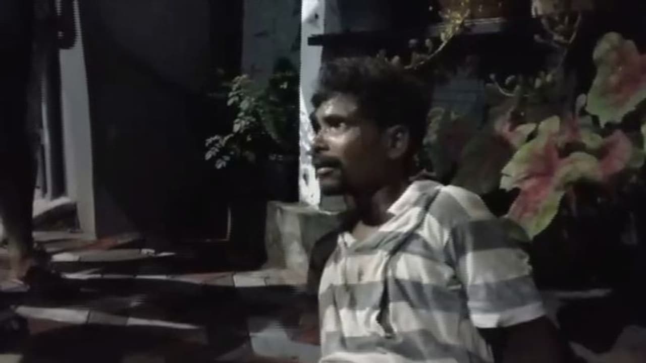 കുടിവെള്ളം ചോദിച്ച് വന്ന ബംഗാൾ സ്വദേശി വീട്ടമ്മയെയും മകനെയും കുത്തിപ്പരിക്കേൽപ്പിച്ചു കുടിവെള്ളം ചോദിച്ച് വന്ന ബംഗാൾ സ്വദേശി വീട്ടമ്മയെയും മകനെയും കുത്തിപ്പരിക്കേൽപ്പിച്ചു