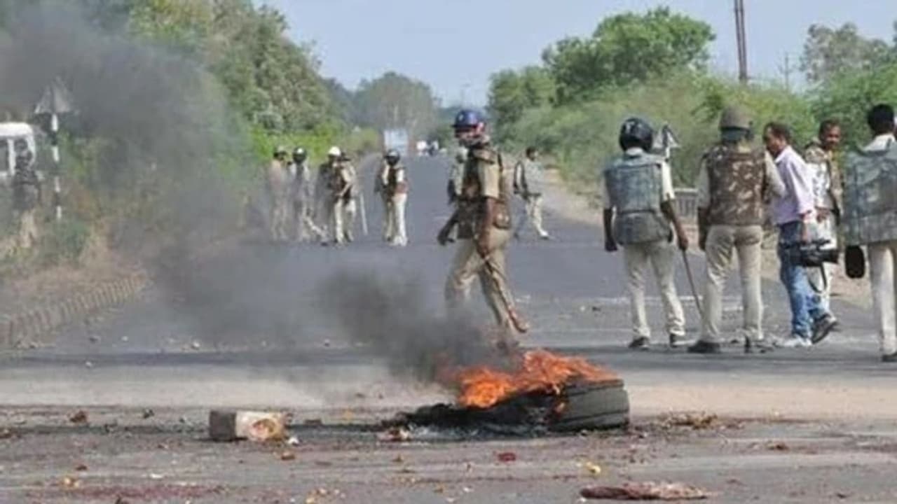 ராமநவமி ஊர்வலத்தில் கல்வீச்சு விவகாரம்... தகவல் கொடுத்தால் சன்மானம்... அறிவித்தது ம.பி. காவல்துறை!!