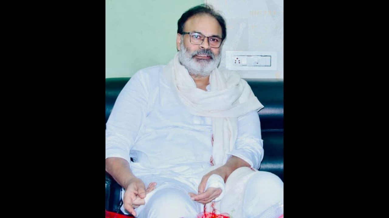 పొత్తులు ఎవరితో అనేది పవన్ కల్యాణ్ ప్రకటిస్తారు.. అవన్నీ కలిస్తేనే వైసీపీ: జనసేన నేత నాగబాబు పొత్తులు ఎవరితో అనేది పవన్ కల్యాణ్ ప్రకటిస్తారు.. అవన్నీ కలిస్తేనే వైసీపీ: జనసేన నేత నాగబాబు