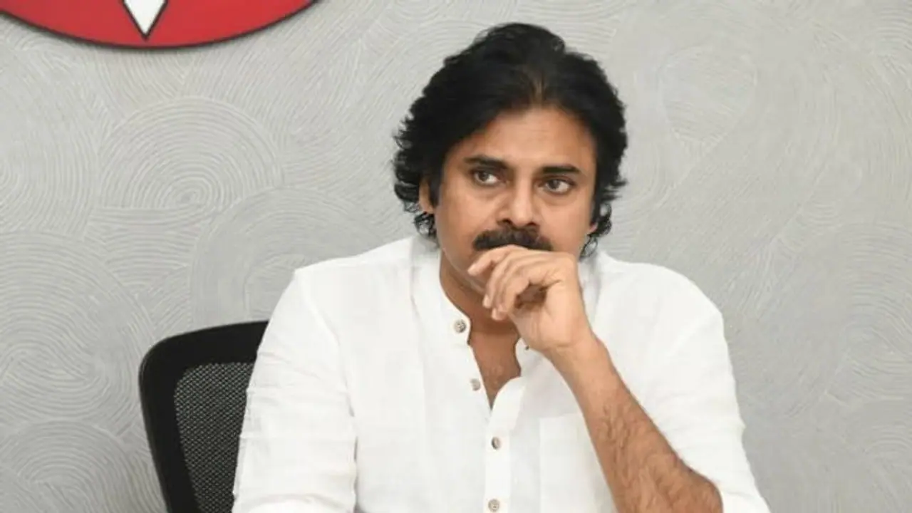 జగన్ పాలన ఘోరం.. వైసీపీనా, జనసేనా మీరే తేల్చుకోండి : పవన్ కల్యాణ్ వ్యాఖ్యలు జగన్ పాలన ఘోరం.. వైసీపీనా, జనసేనా మీరే తేల్చుకోండి : పవన్ కల్యాణ్ వ్యాఖ్యలు