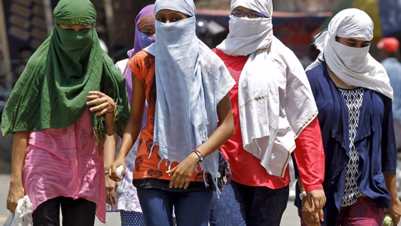 गर्मी से राहत दिलाएगी बारिश, लेकिन कई राज्यों में 40 60 किमी/ घंटे की स्पीड से चल सकती है धूल भरी आंधी गर्मी से राहत दिलाएगी बारिश, लेकिन कई राज्यों में 40 60 किमी/ घंटे की स्पीड से चल सकती है धूल भरी आंधी