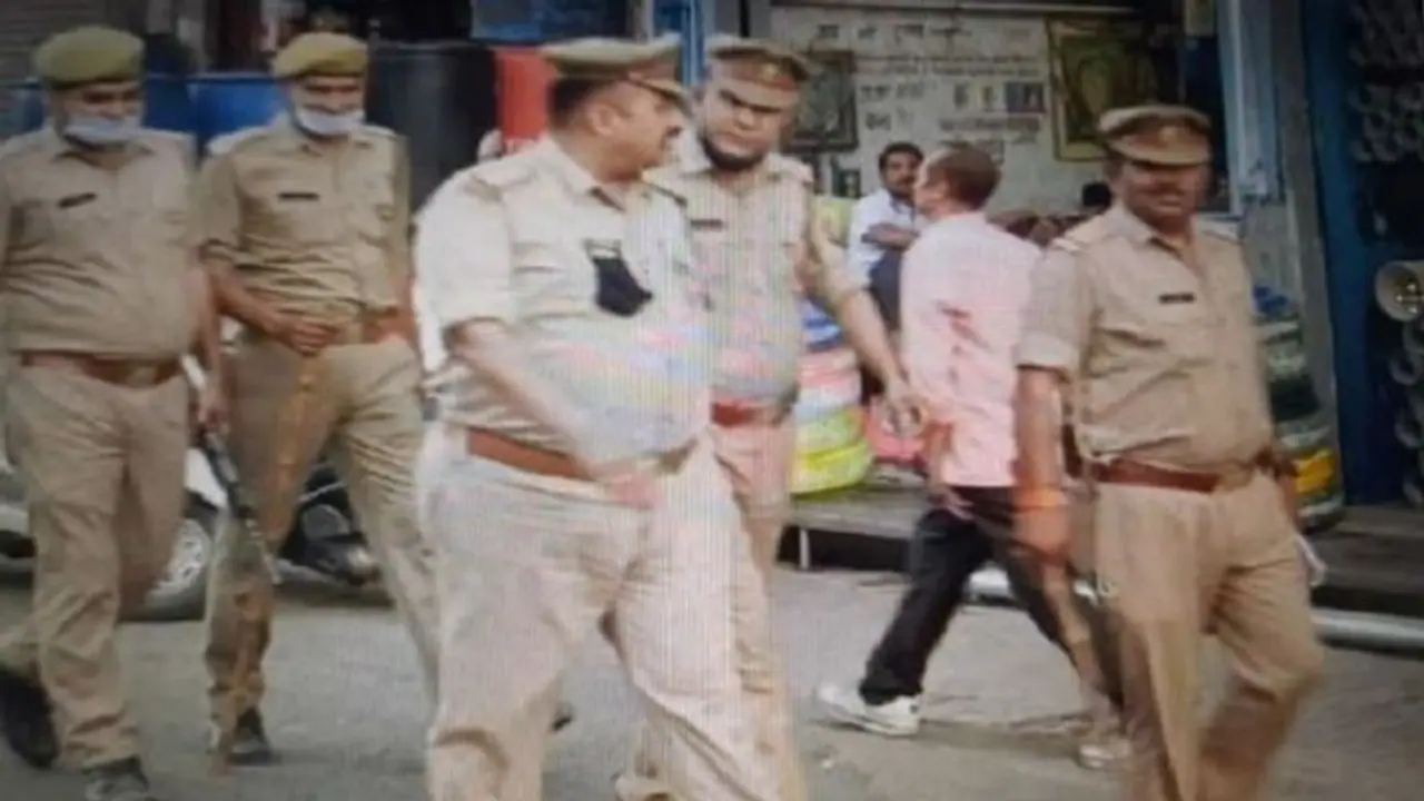 आधार कार्ड की फोटो कॉपी लेकर फ्री में दिया जा रहा था मीट, यूपी के शामली जिले में चल रही अवैध बिक्री