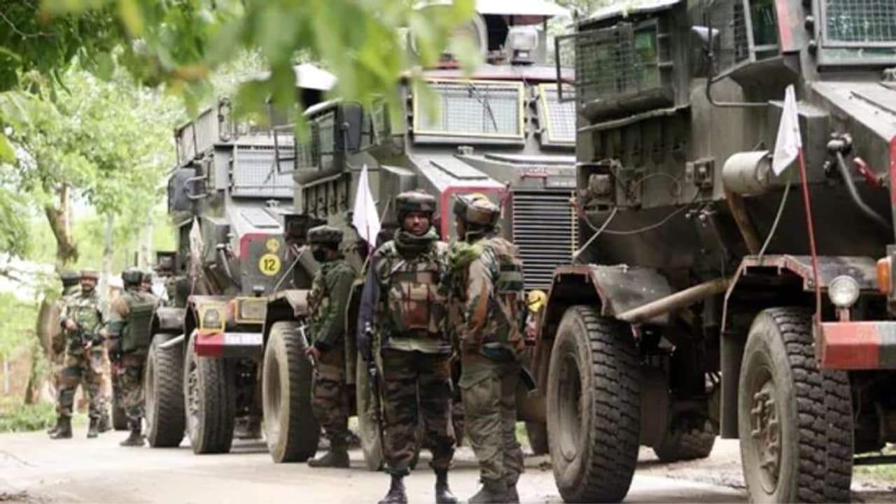 കുപ്‍വാരയില്‍ ഏറ്റുമുട്ടല്‍, ഒരു ഭീകരനെ സൈന്യം വധിച്ചു, അത്യാധുനിക ആയുധങ്ങള്‍ കണ്ടെടുത്തു