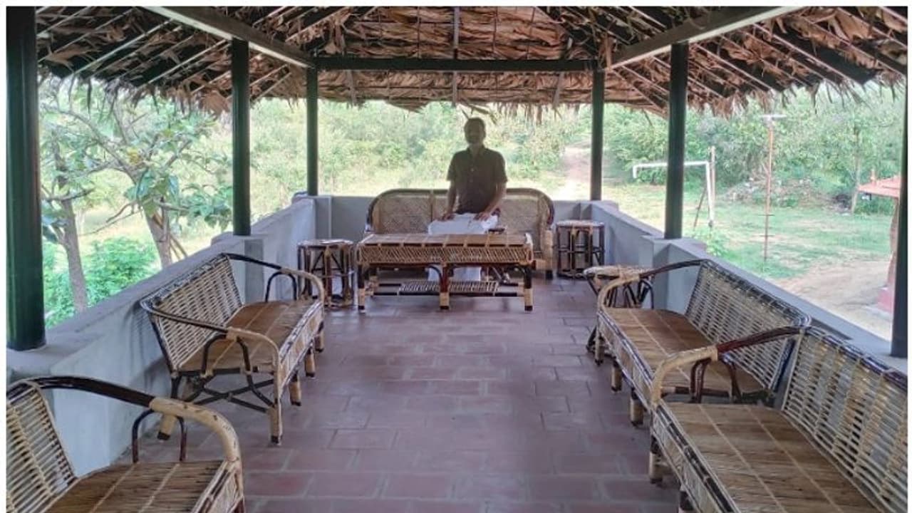 గడ్డి, బురదతో నిర్మించిన కార్యాలయం.. బిలియనీర్ సీఈవో మెచ్చిన ఆఫీసు ఇదీ.. ఫొటోలు వైరల్ గడ్డి, బురదతో నిర్మించిన కార్యాలయం.. బిలియనీర్ సీఈవో మెచ్చిన ఆఫీసు ఇదీ.. ఫొటోలు వైరల్