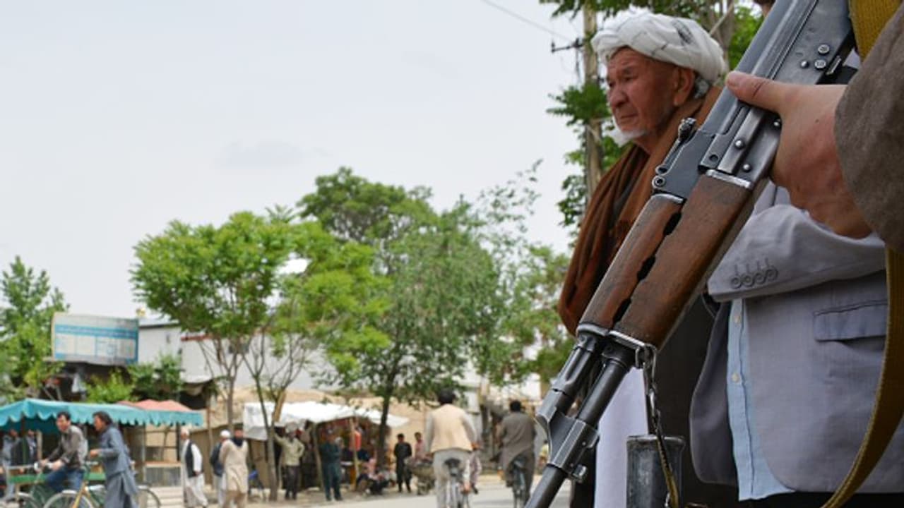 तालिबान को अफगानिस्तान सौंपने के लिए अमेरिका ने किया था समझौता, जानिए क्यों टूट गया अफगानी सेना का अचानक मनोबल तालिबान को अफगानिस्तान सौंपने के लिए अमेरिका ने किया था समझौता, जानिए क्यों टूट गया अफगानी सेना का अचानक मनोबल