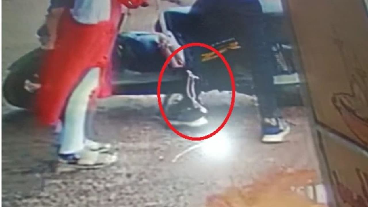 പയ്യന്നൂരിൽ നാലര പവന്റെ താലിമാല വീണുകിട്ടി, ഉടമയെ കണ്ടെത്താനായില്ല, സ്വർണ്ണം സ്റ്റേഷനിൽ പയ്യന്നൂരിൽ നാലര പവന്റെ താലിമാല വീണുകിട്ടി, ഉടമയെ കണ്ടെത്താനായില്ല, സ്വർണ്ണം സ്റ്റേഷനിൽ