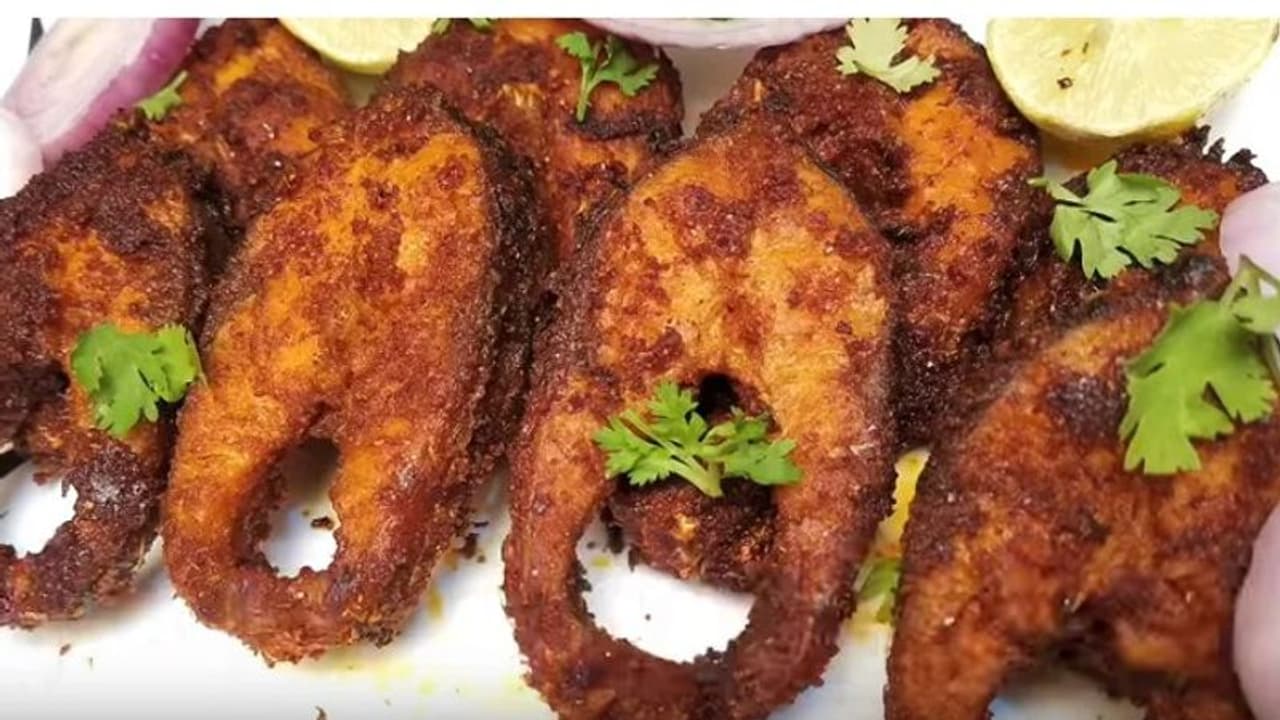 നെടുങ്കണ്ടത്ത് വീണ്ടും ഭക്ഷ്യവിഷബാധ? വറുത്ത മീൻ കഴിച്ച് ദേഹാസ്വസ്ഥ്യം, വീട്ടമ്മ ചികിത്സതേടി നെടുങ്കണ്ടത്ത് വീണ്ടും ഭക്ഷ്യവിഷബാധ? വറുത്ത മീൻ കഴിച്ച് ദേഹാസ്വസ്ഥ്യം, വീട്ടമ്മ ചികിത്സതേടി