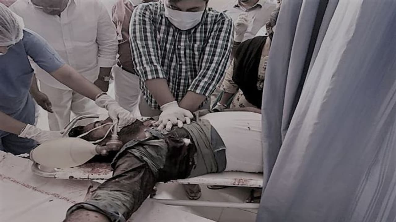 Telangana News: కౌన్సిలర్ రవి దారుణ హత్య... ఎమ్మెల్యే శంకర్ నాయక్ పనే..: మృతుడి తల్లి, భార్య