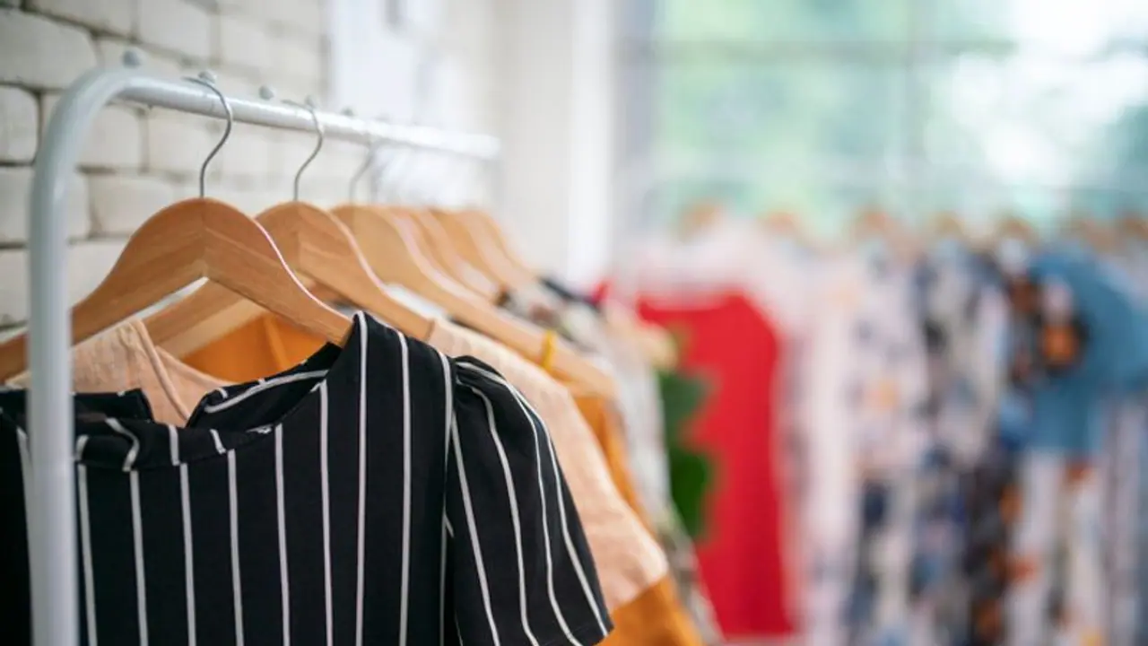 বর্ষায় এইভাবে দূর করতে পারবেন কাপড়ের দুর্গন্ধ, জেনে নিন এই কৌশলগুলো বর্ষায় এইভাবে দূর করতে পারবেন কাপড়ের দুর্গন্ধ, জেনে নিন এই কৌশলগুলো