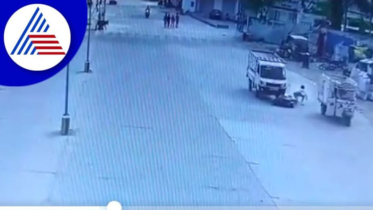 ಲವರ್ ಜೊತೆ ತಿರುಗಾಟ, ಗಾಡಿ ಹತ್ತಿಸಿ ಸಹೋದರಿ ಕೊಲ್ಲಲು ಯತ್ನ : ಸಿಸಿಟಿವಿಯಲ್ಲಿ ಸೆರೆ