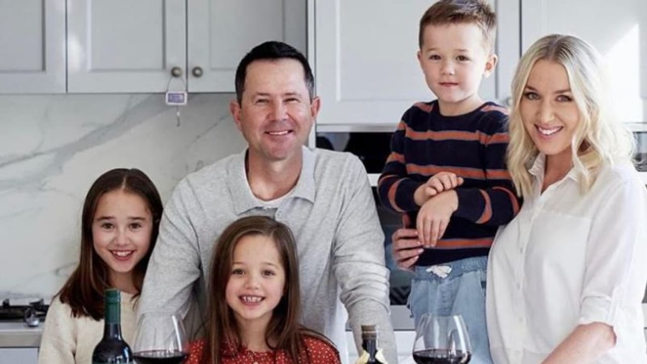 రాజస్తాన్ తో పోరుకు ముందు ఢిల్లీ కి బిగ్ షాక్.. రికీ పాంటింగ్ కుటుంబంలో కరోనా కలవరం.. హెడ్ కోచ్ లేకుండానే.. రాజస్తాన్ తో పోరుకు ముందు ఢిల్లీ కి బిగ్ షాక్.. రికీ పాంటింగ్ కుటుంబంలో కరోనా కలవరం.. హెడ్ కోచ్ లేకుండానే..