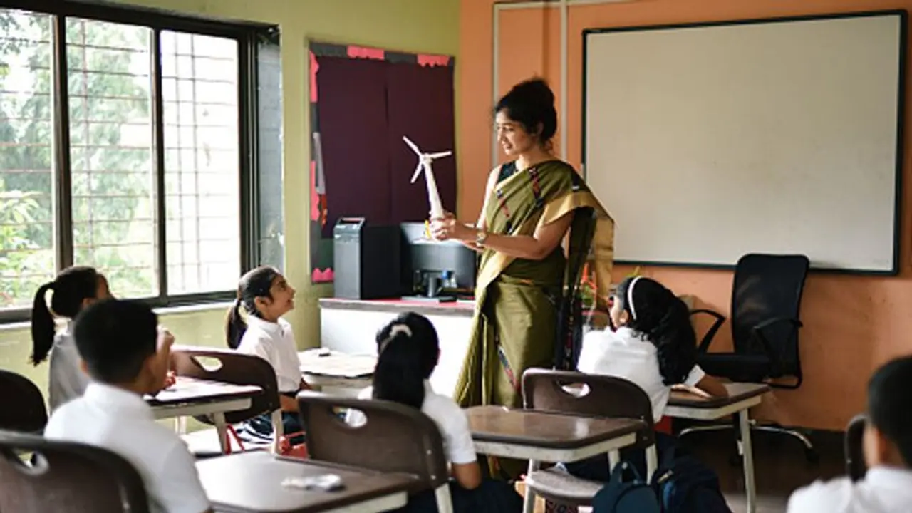 अब स्कूल में दोस्तों के साथ लंच शेयर नहीं कर पाएंगे छात्र, जानें क्या जारी की गई ऐसी गाइडलाइन