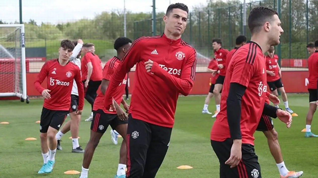 ബ്രന്റ്ഫോര്ഡ് എതിര്വശത്ത്; യൂറോപ്പ ലീഗില് കളിക്കാന് മാഞ്ചസ്റ്റര് യുനൈറ്റഡിന് ഇന്ന് ജയം അനിവാര്യം ബ്രന്റ്ഫോര്ഡ് എതിര്വശത്ത്; യൂറോപ്പ ലീഗില് കളിക്കാന് മാഞ്ചസ്റ്റര് യുനൈറ്റഡിന് ഇന്ന് ജയം അനിവാര്യം