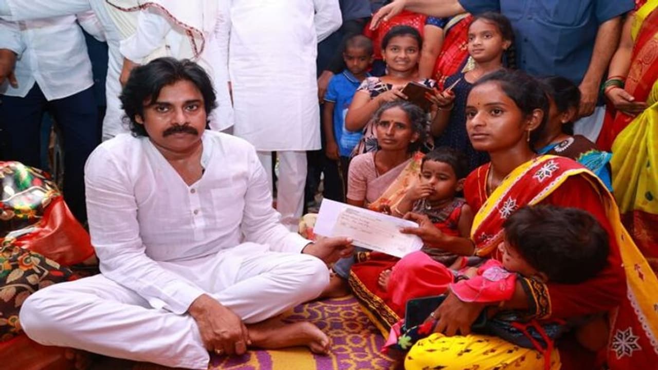 Andhra Pradesh News: ఏలూరు జిల్లాలో పవన్ కల్యాణ్ పర్యటన.. ఆత్మహత్య చేసుకున్న కౌలు రైతుల కుటుంబాలకు సాయం