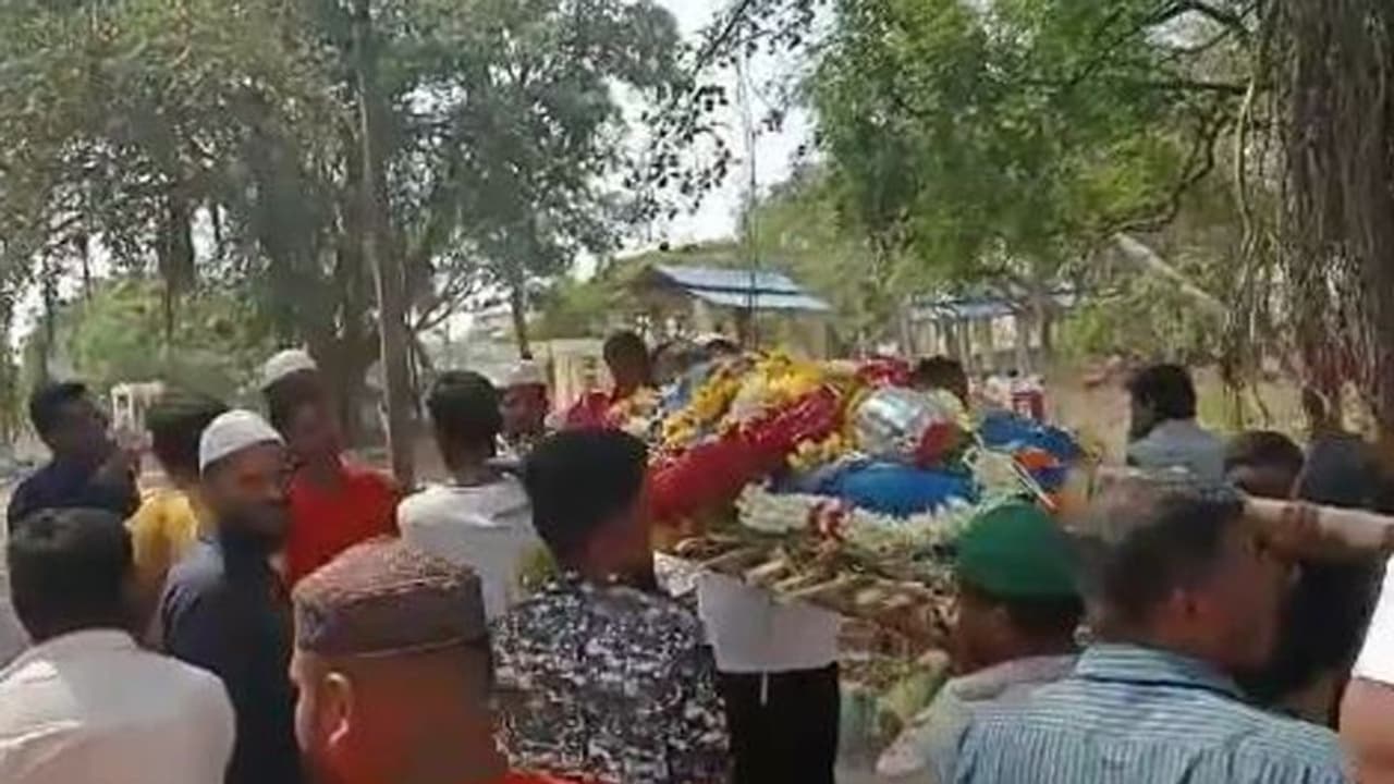 ಮೈಸೂರು: ಮುಸ್ಲಿಮರಿಂದ ಹಿಂದೂ ಮಹಿಳೆ ಅಂತ್ಯ ಸಂಸ್ಕಾರ: ಧರ್ಮ ದಂಗಲ್‌ ನಡುವೆ ಸೌಹಾರ್ದತೆ ಸಂದೇಶ