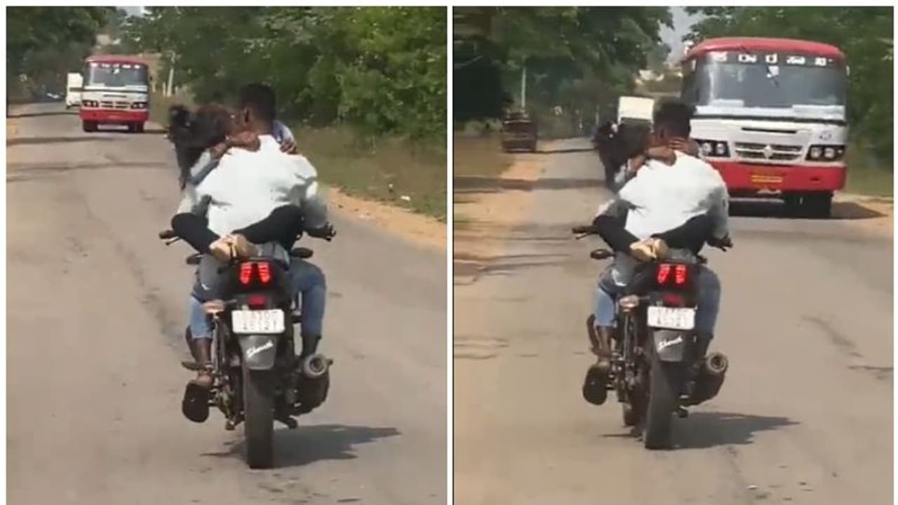 పట్టపగలు నడిరోడ్డుపై రెచ్చిపోయిన ప్రేమ జంట.. బైక్పై రొమాన్స్.. వీడియో వైరల్ పట్టపగలు నడిరోడ్డుపై రెచ్చిపోయిన ప్రేమ జంట.. బైక్పై రొమాన్స్.. వీడియో వైరల్