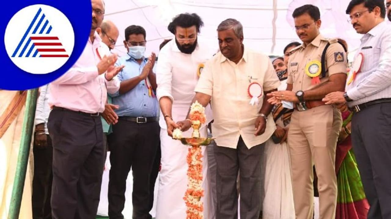 Ballari ಉಚಿತ ಆರೋಗ್ಯ ಮೇಳಕ್ಕೆ ಶ್ರೀ ರಾಮುಲು ಚಾಲನೆ Ballari ಉಚಿತ ಆರೋಗ್ಯ ಮೇಳಕ್ಕೆ ಶ್ರೀ ರಾಮುಲು ಚಾಲನೆ