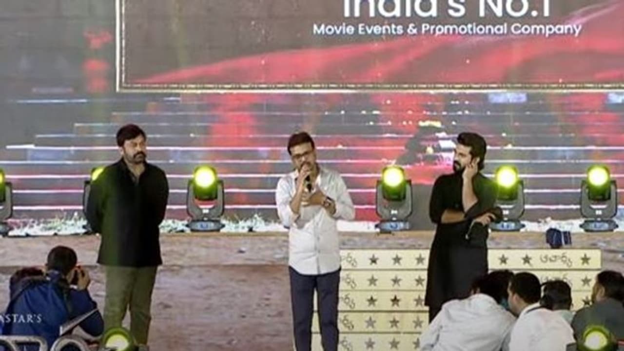 హమ్మయ్య.. నాలుగేళ్ళ తర్వాత మైక్ దొరికింది.. కొరటాల శివ కామెంట్స్ హమ్మయ్య.. నాలుగేళ్ళ తర్వాత మైక్ దొరికింది.. కొరటాల శివ కామెంట్స్