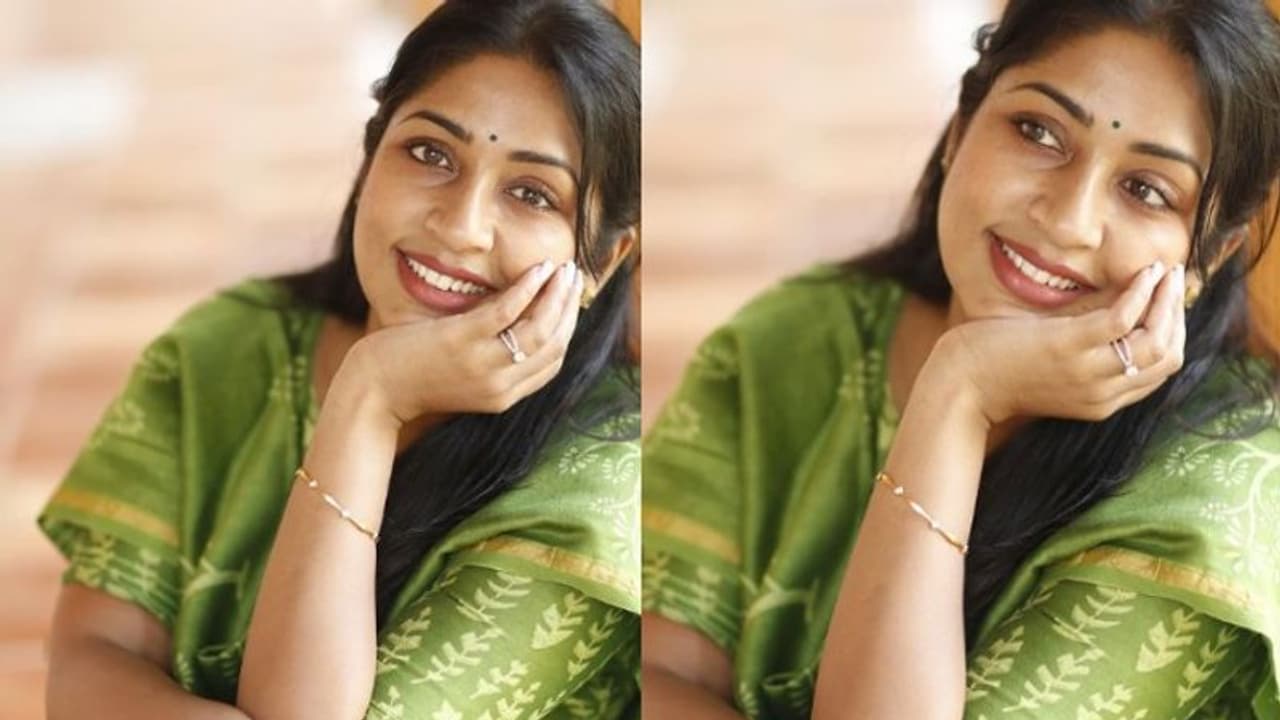 Navya Nair : 'എന്റെ പ്രണയത്തിന്റെ പുഴ', നവ്യാ നായരുടെ കുറിപ്പ് ചര്‍ച്ചയാകുന്നു