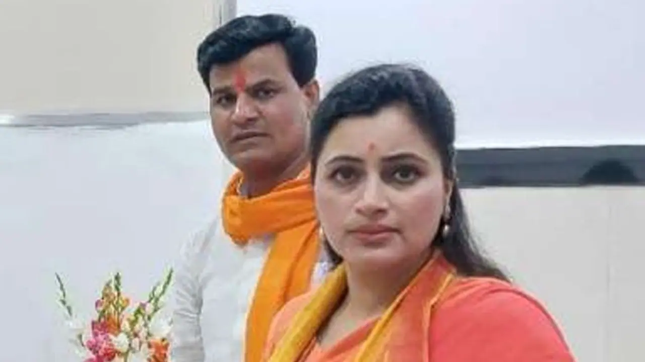 लग्जरी लाइफ जीने वाली सांसद नवनीत राणा ने पति के साथ थाने में गुजारी पूरी रात, लेकिन अब एक और FIR दर्ज