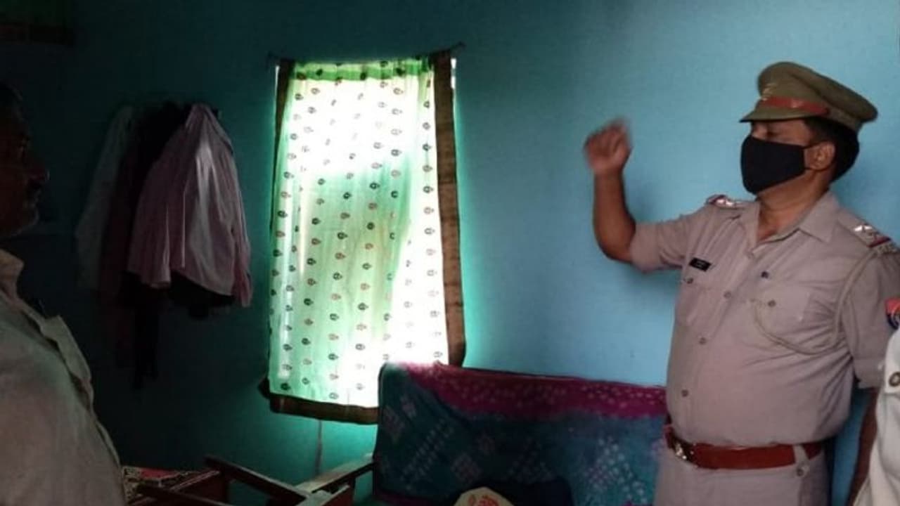 छत्तीसगढ़ में प्रेमी की दर्दनाक कहानी : दीवार पर लिखा मेरी मौत तेरी शादी का गिफ्ट, वजह कोयले से लिख लगाई फांसी छत्तीसगढ़ में प्रेमी की दर्दनाक कहानी : दीवार पर लिखा मेरी मौत तेरी शादी का गिफ्ट, वजह कोयले से लिख लगाई फांसी