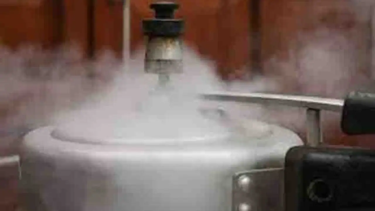 മലപ്പുറം പോത്ത്കല്ലിൽ പ്രഷര്‍ കുക്കര്‍ പൊട്ടിത്തെറിച്ച് ഒമ്പത് മാസം പ്രായമുള്ള കുഞ്ഞിന് പരിക്ക്