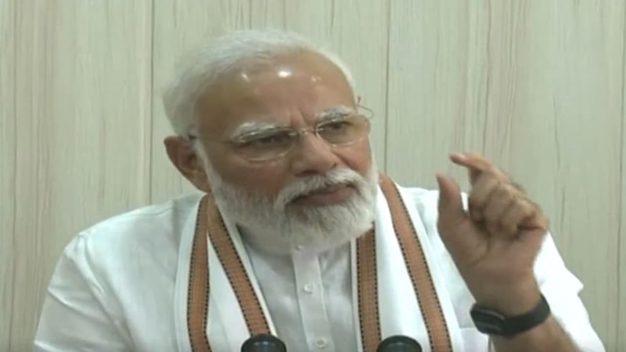 पीएम मोदी ने जम्मू कश्मीर में पंचायत प्रतिनिधियों से की बात, कहा धूमधाम से मनाना चाहिए गांव का जन्मदिन पीएम मोदी ने जम्मू कश्मीर में पंचायत प्रतिनिधियों से की बात, कहा धूमधाम से मनाना चाहिए गांव का जन्मदिन