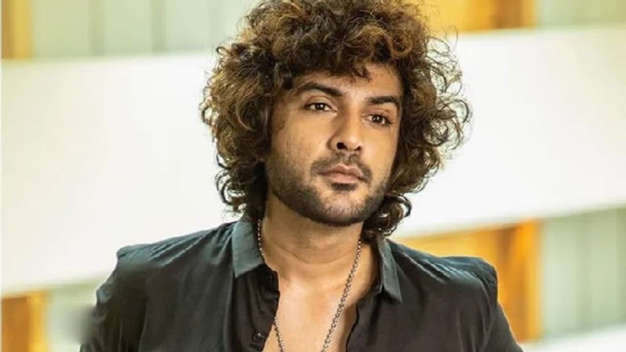 డీజే టిల్లు షాకింగ్ నిర్ణయం, హిట్ ఇచ్చిన వాళ్లకే హ్యాండ్ ఇచ్చిన సిద్ధు జొన్నలగడ్డ...? డీజే టిల్లు షాకింగ్ నిర్ణయం, హిట్ ఇచ్చిన వాళ్లకే హ్యాండ్ ఇచ్చిన సిద్ధు జొన్నలగడ్డ...?