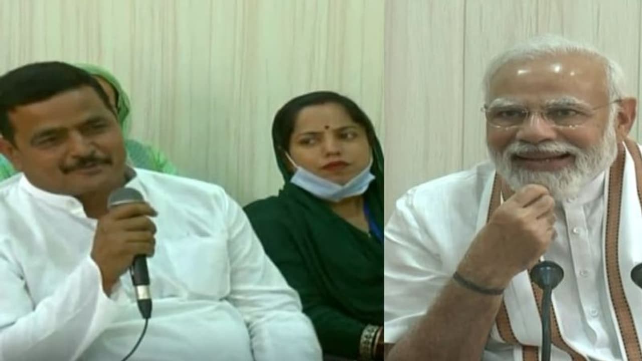 PM की सभा में आए लोगों के लिए पल्ली के हर घर में बनी 20 रोटी, नरेंद्र मोदी ने कहा आपलोगों ने तो लंगर करा दिया PM की सभा में आए लोगों के लिए पल्ली के हर घर में बनी 20 रोटी, नरेंद्र मोदी ने कहा आपलोगों ने तो लंगर करा दिया