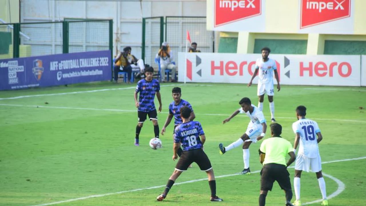 Santosh Trophy: രാജസ്ഥാനെ തകര്ത്ത് ബംഗാള് സെമിയില് Santosh Trophy: രാജസ്ഥാനെ തകര്ത്ത് ബംഗാള് സെമിയില്