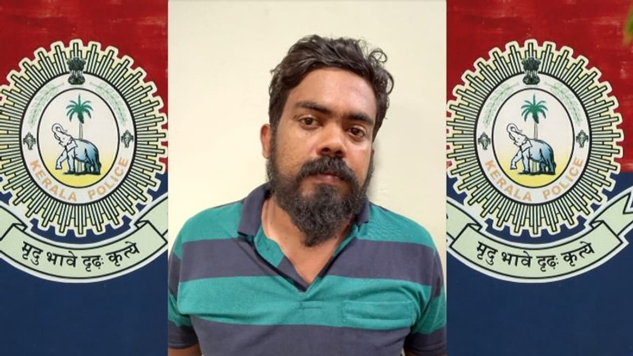 കുപ്രസിദ്ധ കുറ്റവാളി തക്കാളി രാജീവിനെ കാപ്പ ചുമത്തി റിമാൻഡ് ചെയ്തു കുപ്രസിദ്ധ കുറ്റവാളി തക്കാളി രാജീവിനെ കാപ്പ ചുമത്തി റിമാൻഡ് ചെയ്തു