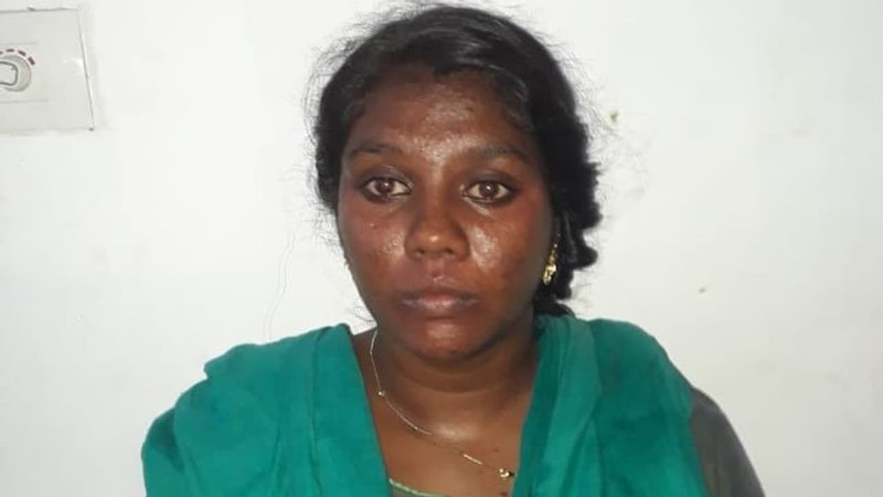 റംസാന് തിരക്കിനിടെ മിഠായിതെരുവിൽ ആഭരണ മോഷണം: സ്ത്രീ അറസ്റ്റിൽ റംസാന് തിരക്കിനിടെ മിഠായിതെരുവിൽ ആഭരണ മോഷണം: സ്ത്രീ അറസ്റ്റിൽ