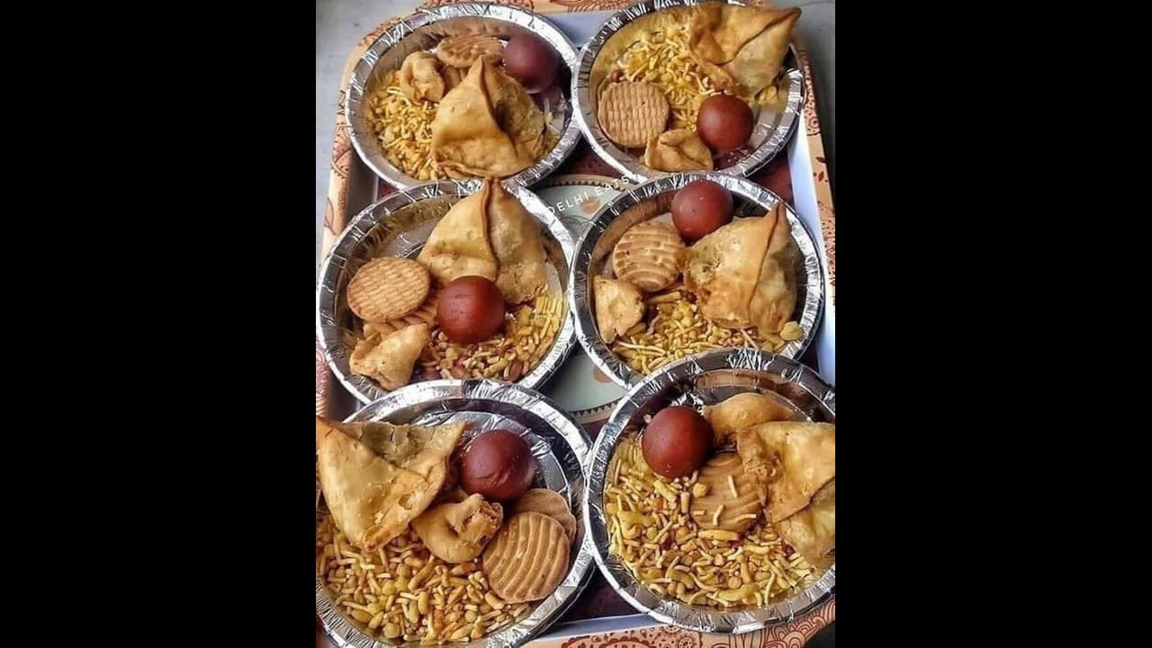 गुलाब जामुन समोसा नमकीन...रसना केक कटने के बाद अनिवार्य, 90's बर्थडे पार्टीज को याद कर नास्टेल्जिक हुआ ट्विटर गुलाब जामुन समोसा नमकीन...रसना केक कटने के बाद अनिवार्य, 90's बर्थडे पार्टीज को याद कर नास्टेल्जिक हुआ ट्विटर