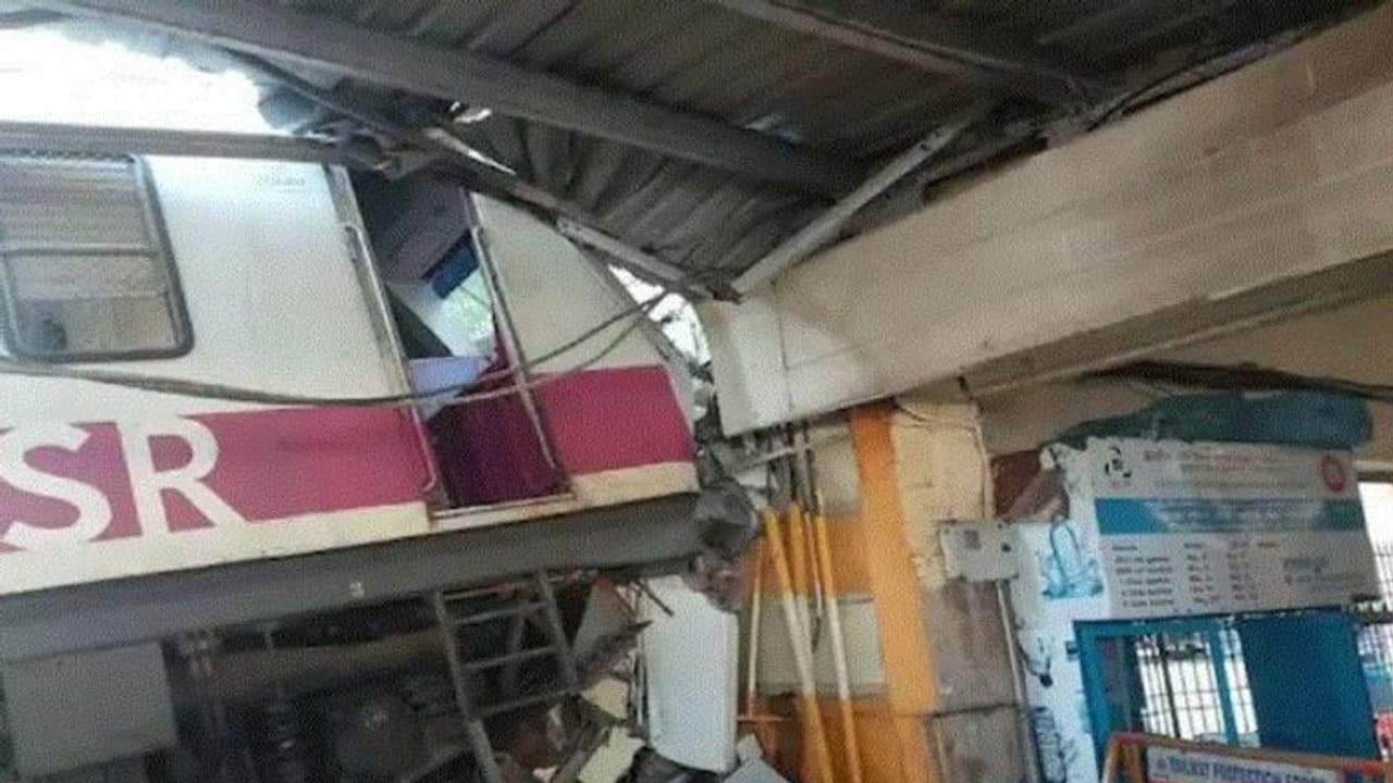 தடம்புரண்ட மின்சார இரயில்.. விபத்திற்கு காரணம் இது தான்..ஓட்டுநர் மீது பாய்ந்த நடவடிக்கை.. 