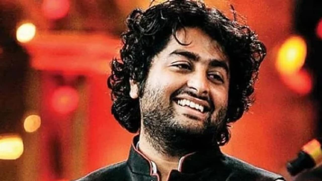 SHOCKING: अरिजीत सिंह के लाइव कॉन्सर्ट के टिकट की कीमत इतनी कि आ जाएगी 7 सीटर लग्जरी SUV SHOCKING: अरिजीत सिंह के लाइव कॉन्सर्ट के टिकट की कीमत इतनी कि आ जाएगी 7 सीटर लग्जरी SUV