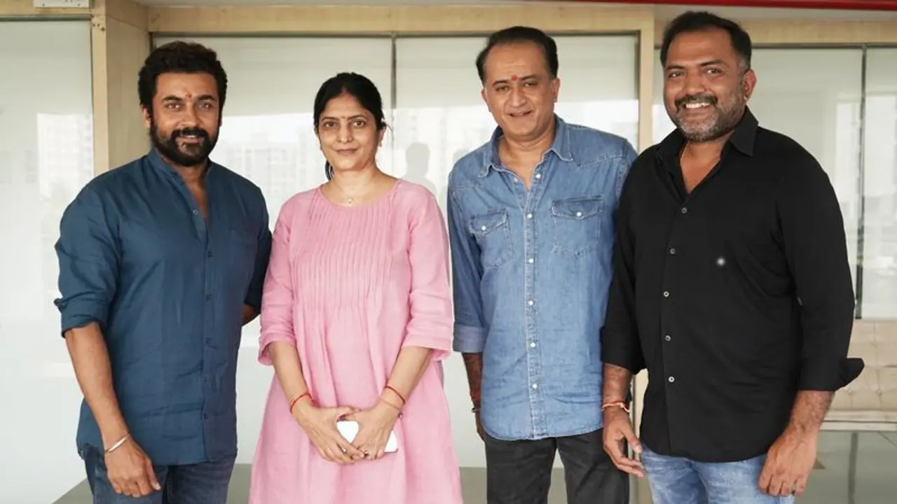 Soorarai Pottru Hindi remake : சூரரைப் போற்று இந்தி ரீமேக் மூலம் பாலிவுட்டில் அறிமுகமான சூர்யா Soorarai Pottru Hindi remake : சூரரைப் போற்று இந்தி ரீமேக் மூலம் பாலிவுட்டில் அறிமுகமான சூர்யா