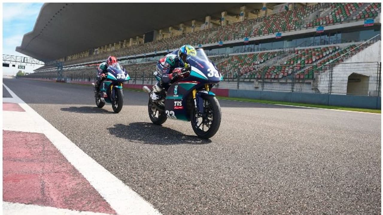 TVS PETRONAS : ടിവിഎസ് റേസിങ് ടീമിന്റെ ടൈറ്റില് പങ്കാളിയായി പെട്രോണസ് TVS PETRONAS : ടിവിഎസ് റേസിങ് ടീമിന്റെ ടൈറ്റില് പങ്കാളിയായി പെട്രോണസ്