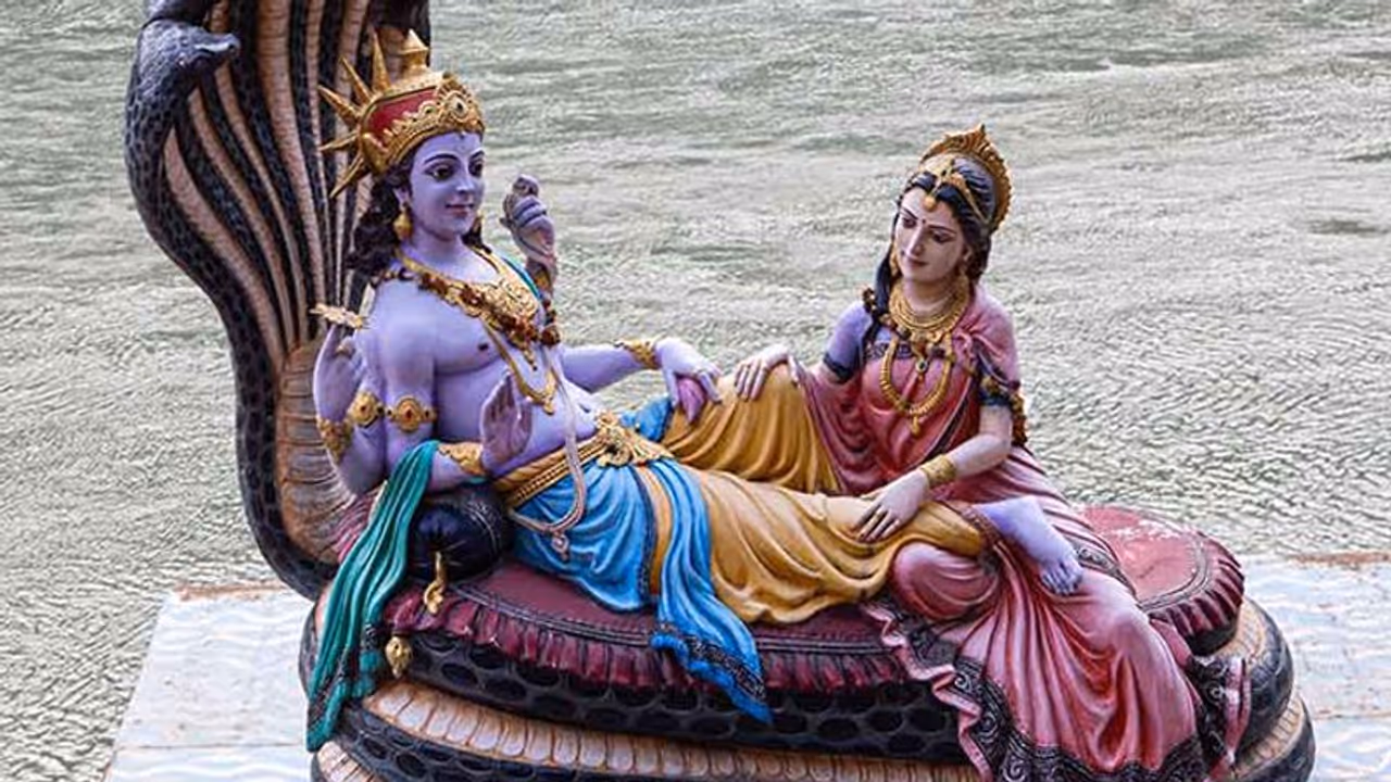 Varuthini Ekadashi 2022: आज इस विधि से करें भगवान विष्णु की पूजा और ये काम भूलकर भी न करें 