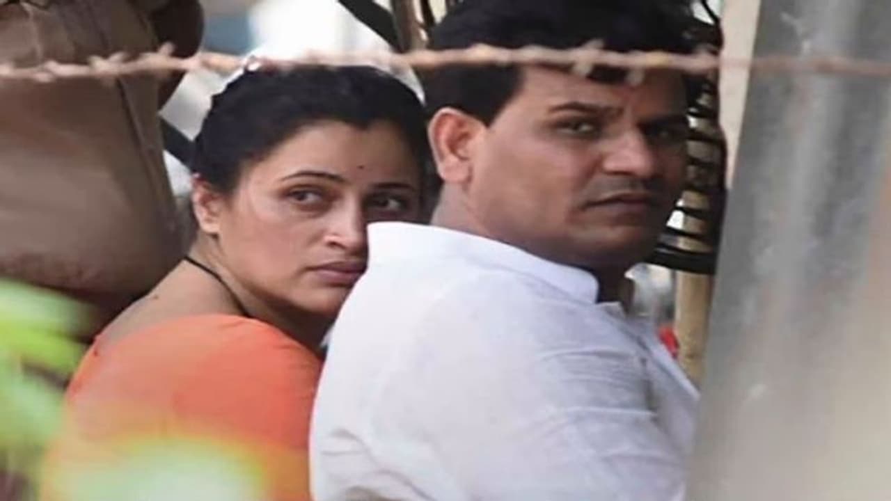 सांसद नवनीत राणा को हाईकोर्ट से नहीं मिली राहत, फटकार लगाते हुए कहा जितनी बड़ी पावर..उतनी बड़ी जिम्मेदारी सांसद नवनीत राणा को हाईकोर्ट से नहीं मिली राहत, फटकार लगाते हुए कहा जितनी बड़ी पावर..उतनी बड़ी जिम्मेदारी