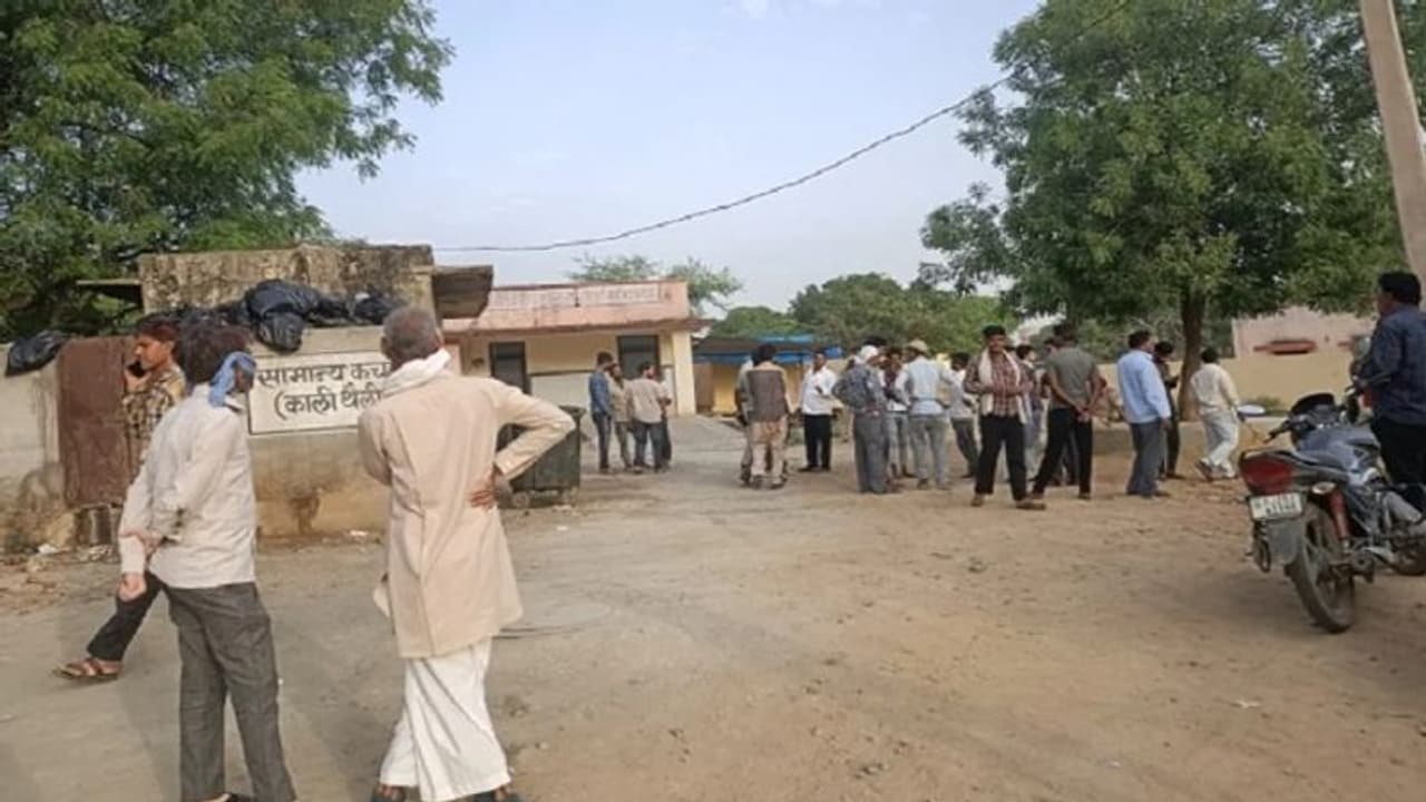 राजस्थान में एक फैमिली के लिए मंगल ऐसे बना अमंगल: पलभर में परिवार के 3 लोगों की दर्दनाक मौत, सब खत्म राजस्थान में एक फैमिली के लिए मंगल ऐसे बना अमंगल: पलभर में परिवार के 3 लोगों की दर्दनाक मौत, सब खत्म