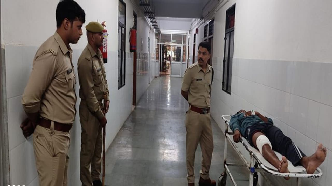 एकतरफा प्यार में ट्रिपल मर्डर के बाद आरोपी ने किया सरेंडर, पुलिस ने देर रात एनकाउंटर कर बताई ये थ्योरी एकतरफा प्यार में ट्रिपल मर्डर के बाद आरोपी ने किया सरेंडर, पुलिस ने देर रात एनकाउंटर कर बताई ये थ्योरी
