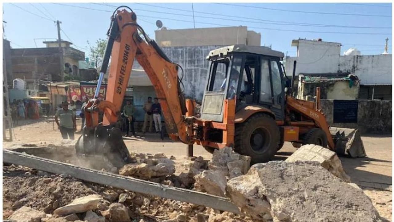 നബി വിരുദ്ധ പരാമർശം ; യുപിയിൽ വീണ്ടും പൊളിക്കൽ നടപടി; പ്രയാഗ് രാജിൽ 30ഉം ഷഹാൻപൂരിൽ 10പേർക്കും നോട്ടീസ് നബി വിരുദ്ധ പരാമർശം ; യുപിയിൽ വീണ്ടും പൊളിക്കൽ നടപടി; പ്രയാഗ് രാജിൽ 30ഉം ഷഹാൻപൂരിൽ 10പേർക്കും നോട്ടീസ്