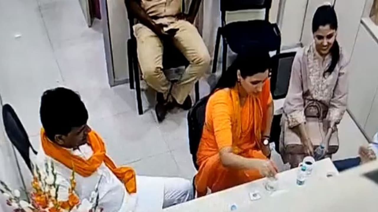 Mumbai CP shares video of MP MLA Rana duo sipping tea inside Khar police station