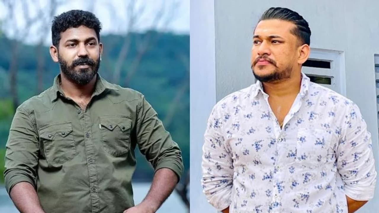 സ്വര്ണക്കടത്തിന് കൊടി പിടിച്ച് പാര്ട്ടി പ്രവര്ത്തകര്: കടത്താൻ ഒരു കൂട്ടര്, കവരാൻ മറ്റൊരു കൂട്ടര് സ്വര്ണക്കടത്തിന് കൊടി പിടിച്ച് പാര്ട്ടി പ്രവര്ത്തകര്: കടത്താൻ ഒരു കൂട്ടര്, കവരാൻ മറ്റൊരു കൂട്ടര്